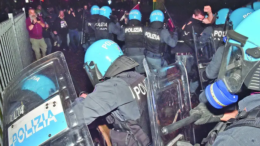 I due arrestati rischiano fino a 5 anni per i disordini al corteo pro Palestina di Udine (foto Petrussi)