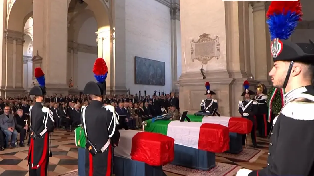 nella Basilica di Santa Giustina a Padova, i funerali di Stato per i tre militari dell'Arma rimasti uccisi durante un'operazione nella Bassa Veronese. Presenti le massime cariche dello Stato, a partire dal Capo dello Stato, Sergio Mattarella e politiche, con la premier Giorgia Meloni