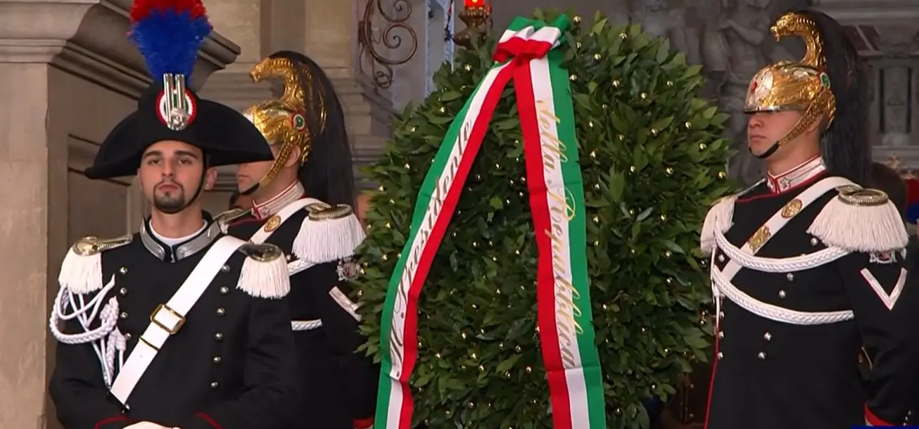 nella Basilica di Santa Giustina a Padova, i funerali di Stato per i tre militari dell'Arma rimasti uccisi durante un'operazione nella Bassa Veronese. Presenti le massime cariche dello Stato, a partire dal Capo dello Stato, Sergio Mattarella e politiche, con la premier Giorgia Meloni