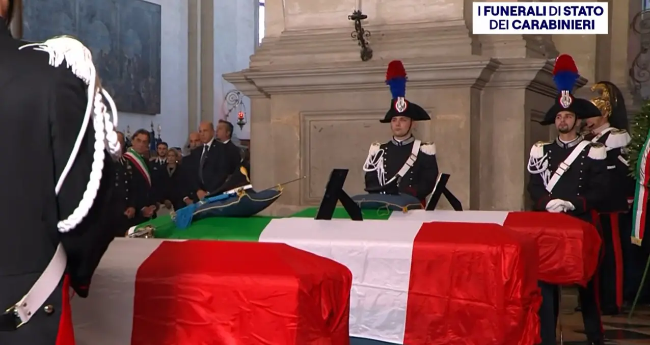 nella Basilica di Santa Giustina a Padova, i funerali di Stato per i tre militari dell'Arma rimasti uccisi durante un'operazione nella Bassa Veronese. Presenti le massime cariche dello Stato, a partire dal Capo dello Stato, Sergio Mattarella e politiche, con la premier Giorgia Meloni
