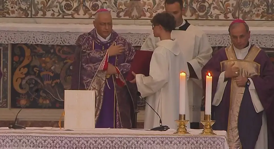 nella Basilica di Santa Giustina a Padova, i funerali di Stato per i tre militari dell'Arma rimasti uccisi durante un'operazione nella Bassa Veronese. Presenti le massime cariche dello Stato, a partire dal Capo dello Stato, Sergio Mattarella e politiche, con la premier Giorgia Meloni