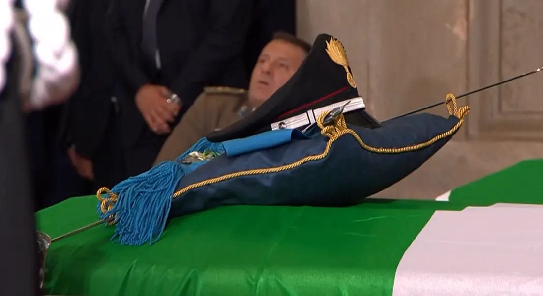 nella Basilica di Santa Giustina a Padova, i funerali di Stato per i tre militari dell'Arma rimasti uccisi durante un'operazione nella Bassa Veronese. Presenti le massime cariche dello Stato, a partire dal Capo dello Stato, Sergio Mattarella e politiche, con la premier Giorgia Meloni