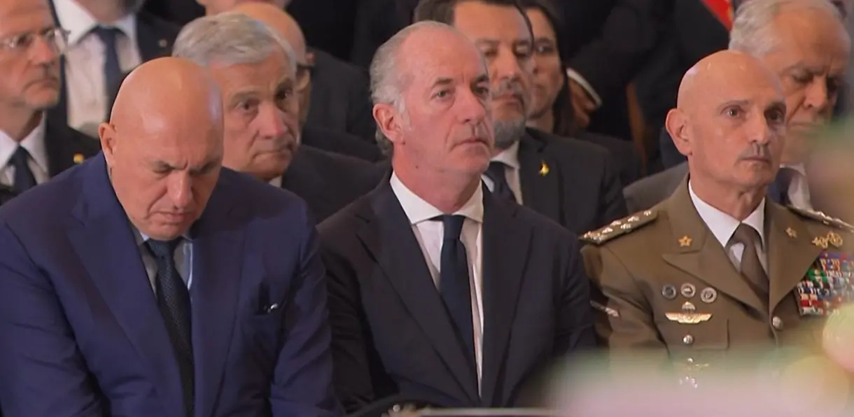 Nella Basilica di Santa Giustina a Padova, i funerali di Stato per i tre militari dell'Arma rimasti uccisi durante un'operazione nella Bassa Veronese. Presenti le massime cariche dello Stato, a partire dal Capo dello Stato, Sergio Mattarella e politiche, con la premier Giorgia Meloni