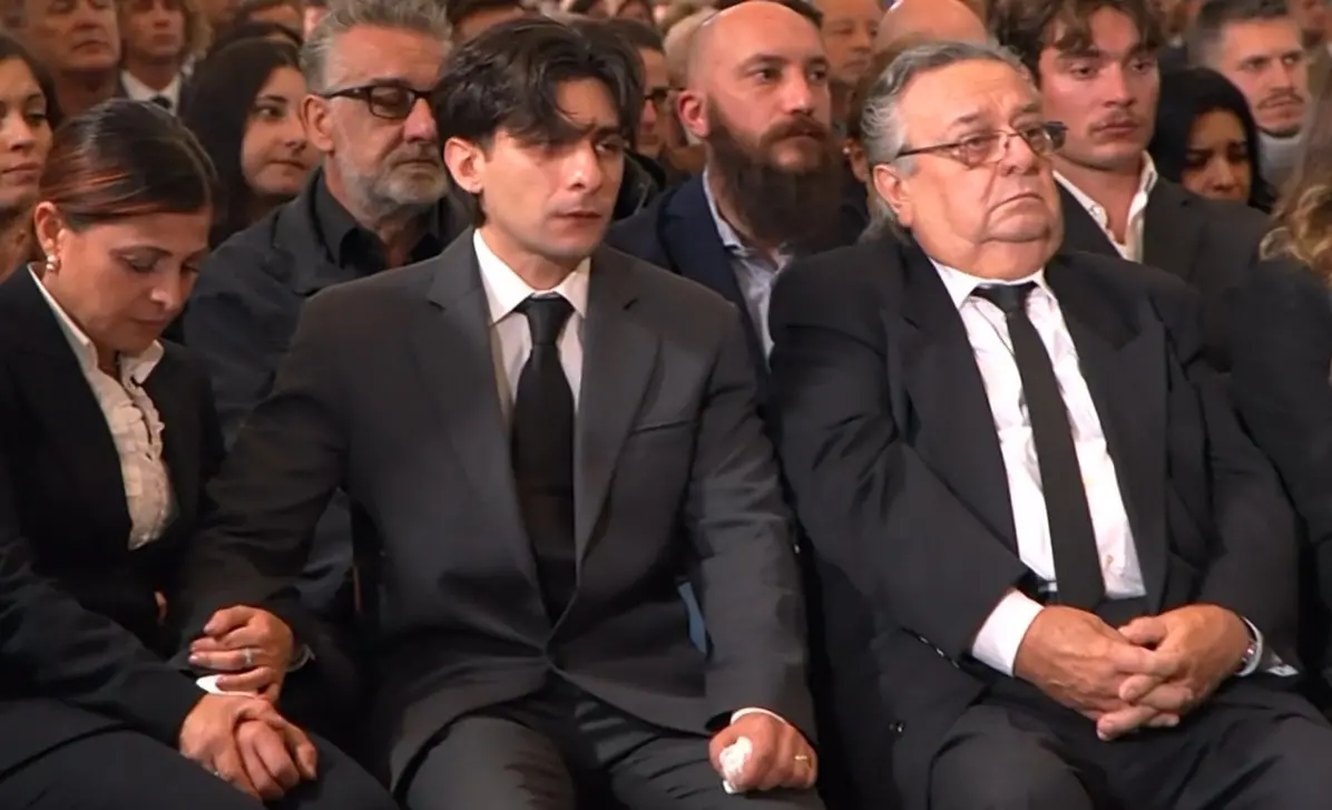 Nella Basilica di Santa Giustina a Padova, i funerali di Stato per i tre militari dell'Arma rimasti uccisi durante un'operazione nella Bassa Veronese. Presenti le massime cariche dello Stato, a partire dal Capo dello Stato, Sergio Mattarella e politiche, con la premier Giorgia Meloni