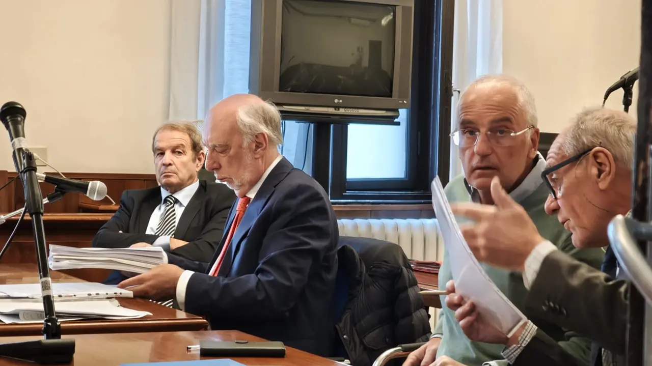 Da sinistra gli avvocati Dell'Agnolo e Paniz e il sostituto procuratore Frezza: lunedì 20 ottobre il Tribunale decide per l'archiviazione del caso Unabomber. Foto Lasorte