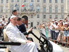 Papa Francesco durante la sua visita a Trieste foto Lasorte