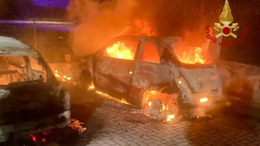 Le auto andate a fuoco a Loreggia