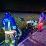 L'autista, finito nel fosso, è stato estratto dai Vigili del fuoco