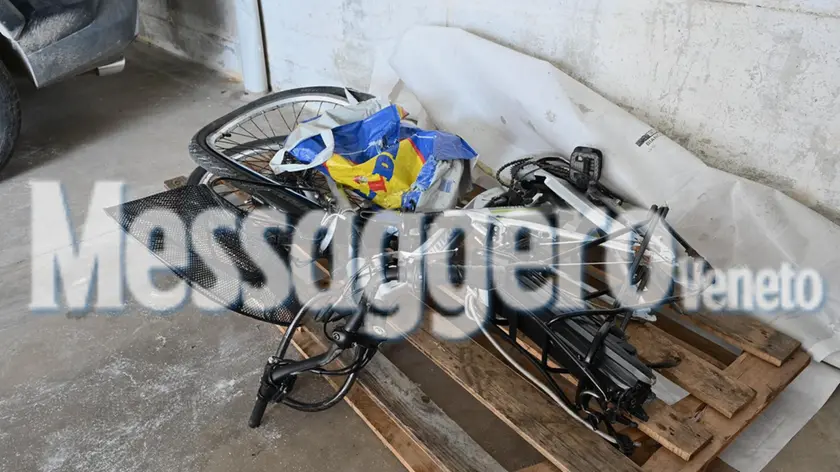 La bici su cui viaggiava il ciclista investito e ucciso