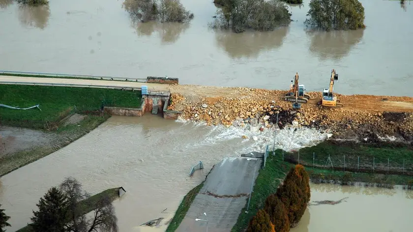 La rottura dell’argine del Bacchiglione nel 2010 a causa dell’alluvione che ha colpito tutto il Padovano