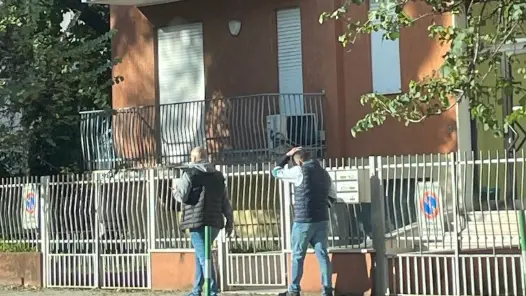 Sconosciuti si aggirano tra le abitazioni: scattano le segnalazioni