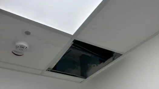 Controsoffitto danneggiato nella sede Iov di piazza Salvemini a Padova