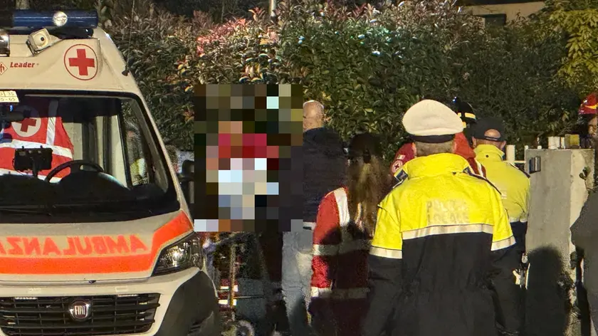 L'uomo barricatosi in casa è stato raggiunto e portato in ospedale