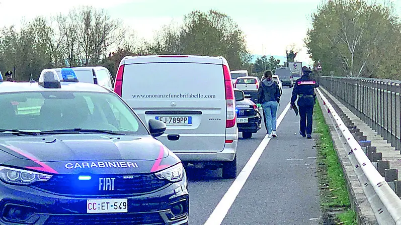 L’intervento dei mezzi di soccorso, lunedì mattina, sul luogo in cui si è verificato l’investimento