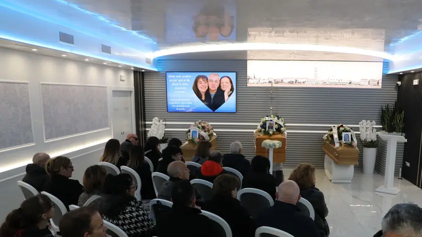 I funerali di madre e figli dal Corso (ph Pòrcile)