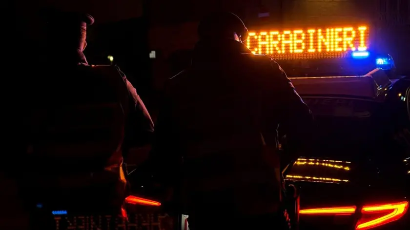 A sedare la lite tra madre e figlio sono intervenuti i carabinieri