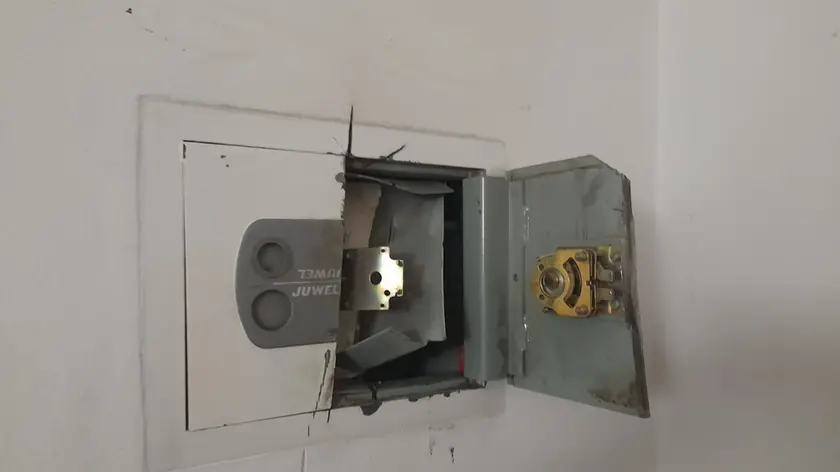 La cassaforte svaligiata