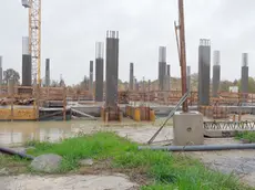 Il cantiere fermo della piscina comunale di Tencarola intitolata a a Bud Spencer