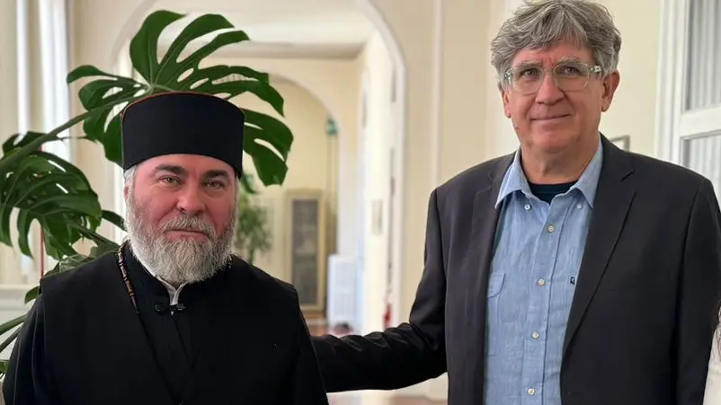 Padre Vasilij con l’architetto Mattiussi