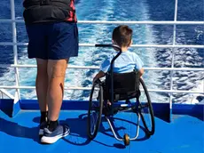 Il bimbo affetto da Sma1 in vacanza al mare