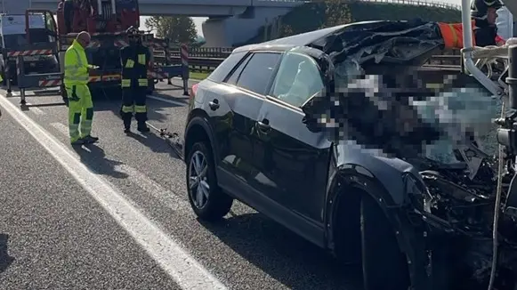 L'auto della donna finita contro il camion sull'A22