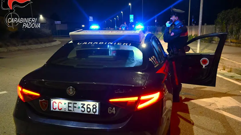 Una volante dei carabinieri di Padova