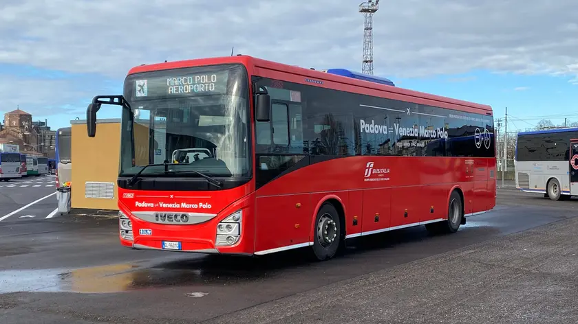 Il servizio di BusItalia Veneto che collega la stazione di Padova con l’aeroporto di Venezia Marco Polo