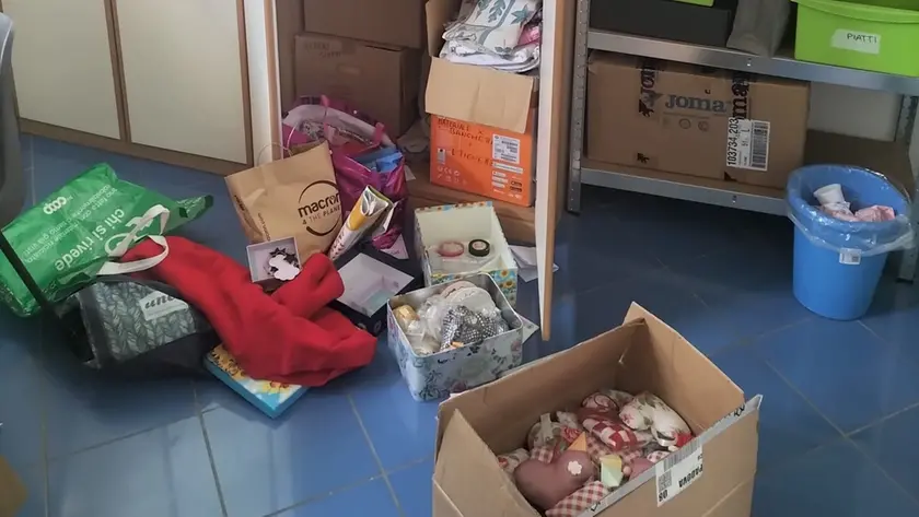 Il disordine lasciato dai ladri nella sede dell'associazione