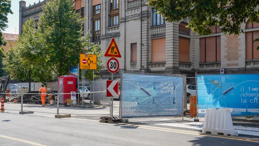 Lavori del tram Sir3 in via Falloppio