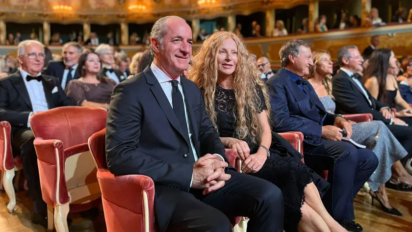 Luca Zaia con la moglie alla Fenice