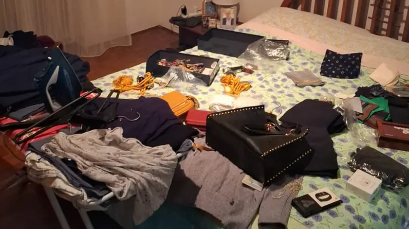 La stanza messa sottosopra dai ladri