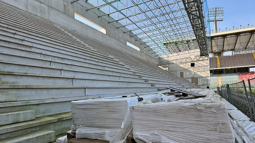 I lavori fermi alla curva sud
