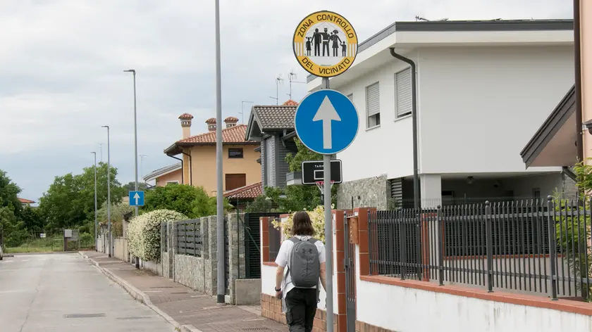 I cartelli installati nei quartieri