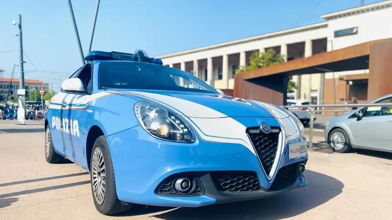 Una volante fuori dalla stazione di Padova