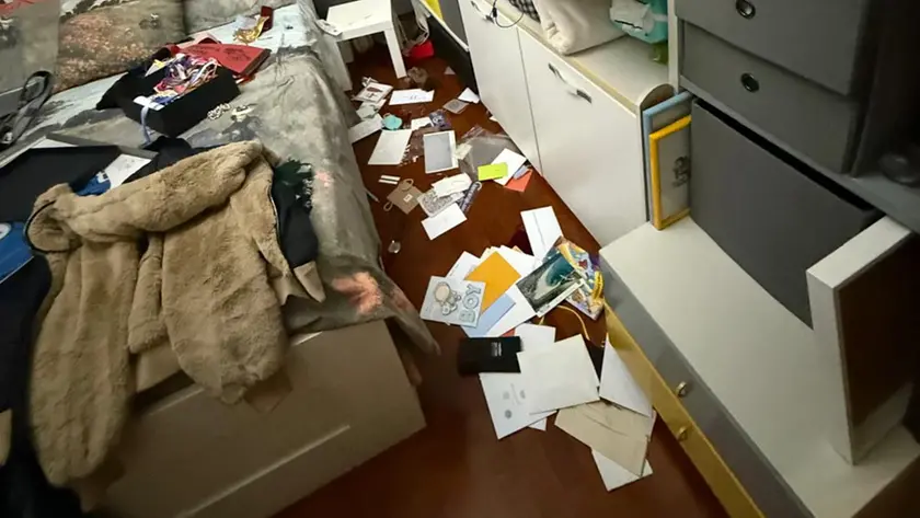 L’abitazione messa a soqquadro dai ladri a San Vito di Vigonza