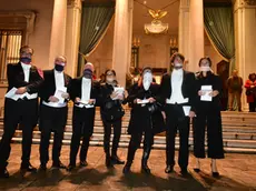 Una protesta degli orchestrali davanti alla Fenice