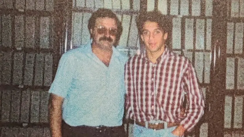 Il bidello Gino Peotta con il neo ragioniere Alessandro Del Piero all’Atestino, era il 1993