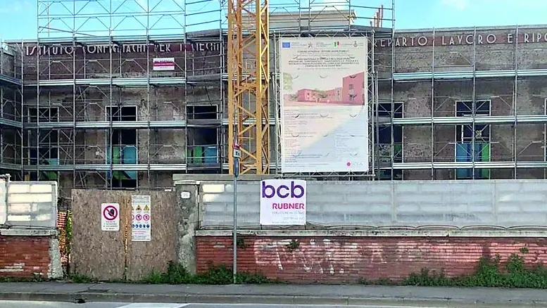 La facciata dell’ex Configliachi in ristrutturazione