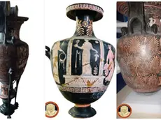 Alcuni dei reperti recuperati dai carabinieri