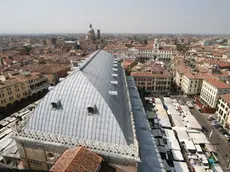 Veduta aereo del palazzo della Ragione: la vicenda si è volta attorno a un B&B del centro storico