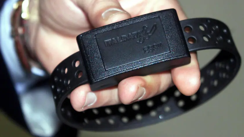 Un braccialetto elettronico simile a quello rifiuto dal compagno violento