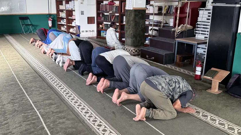 Preghiera nella moschea di via Turazza a Padova