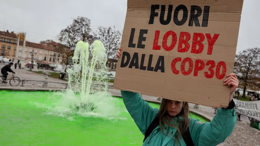 Una attivista di Extinction Rebellion a Padova