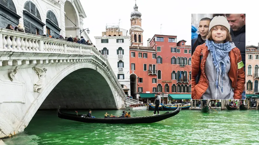 L'acqua verde sul Canal Grande a Venezia (foto Marta Buso/Interpress)