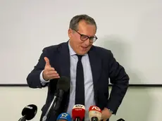Giovanni Manildo durante la conferenza stampa post elezioni