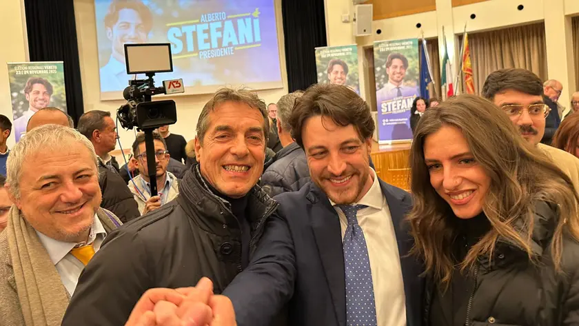 La festa di Alberto Stefani con i sostenitori a Borgoricco (foto Piran)