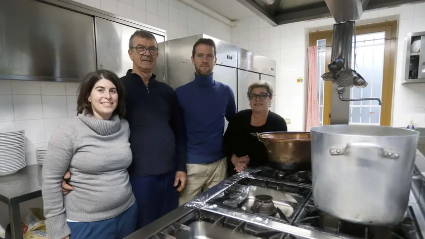 La famiglia al completo. Da sinistra Irene Malosso, il padre Silvano, Mattia Malosso e mamma Lorella Bertocco