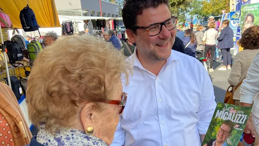 Andrea Micalizzi durante la campagna elettorale