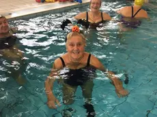 Una sorridente Ada Virgis in piscina a Conselve