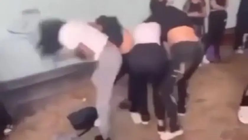 Un'aggressione di una baby gang di ragazzine